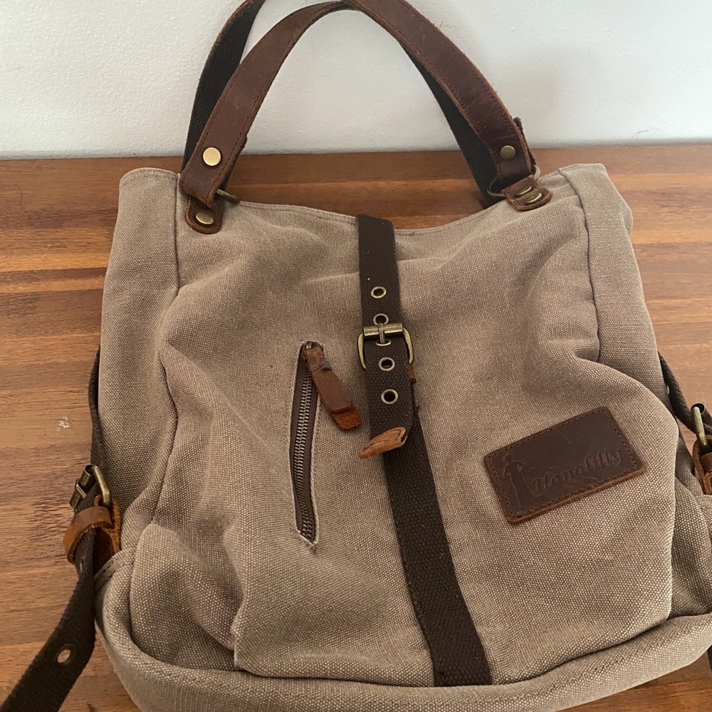Brown/tan canvas tote/backpack